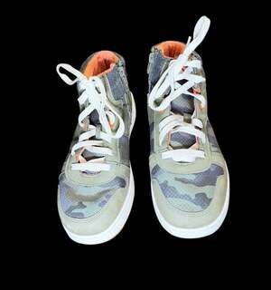 Cat & Jack Youth Size 6 High-Top Sneakers - Camouflage Print